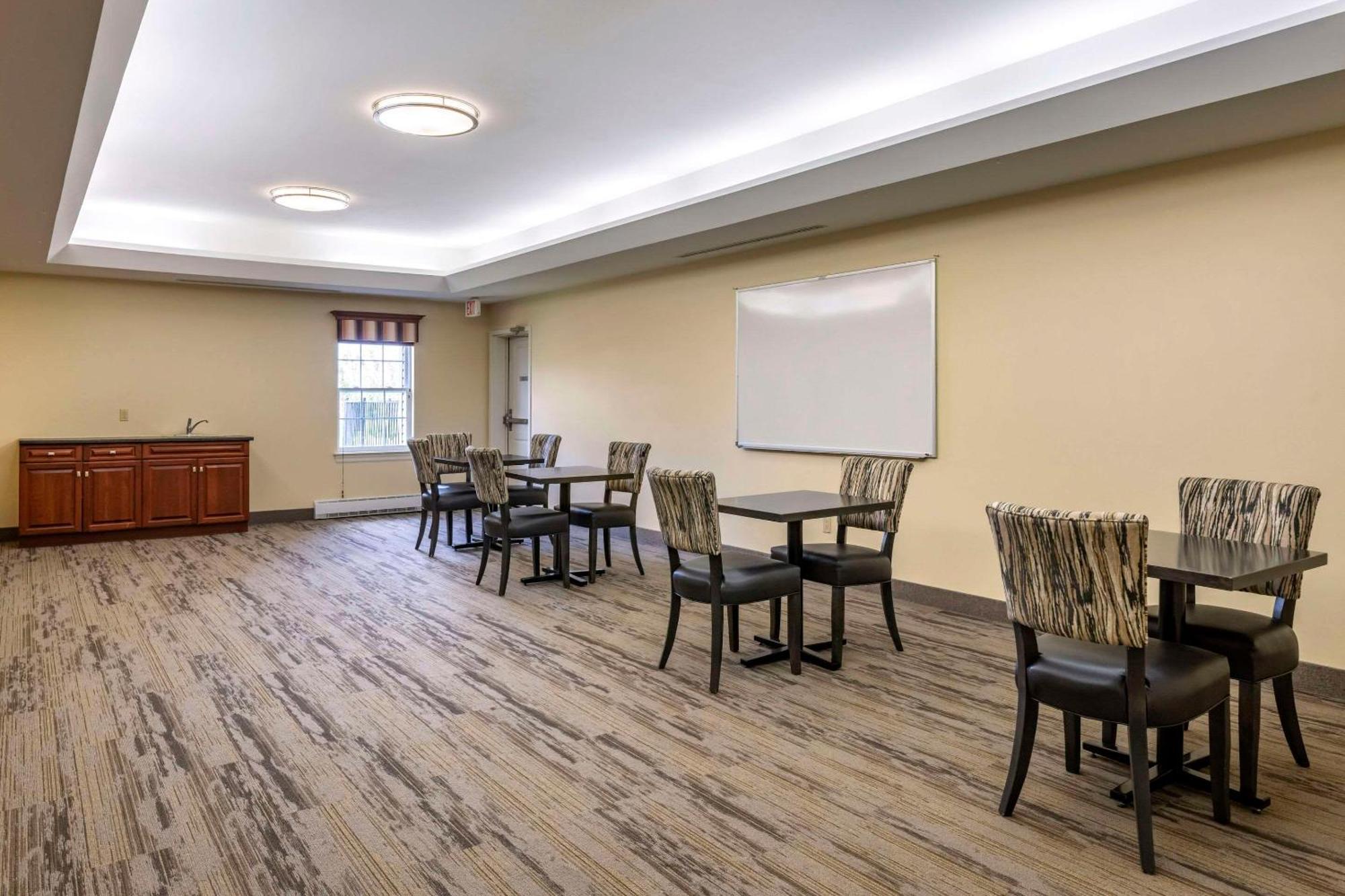 Quality Inn & Suites Quispamsis Rothesay Luaran gambar